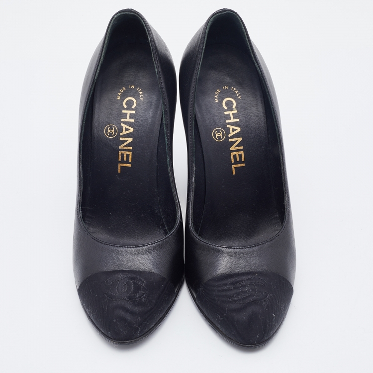 Pre Owned Chanel Black Leather and Fabric CC Cap Toe Pearl Embellished Block Heel Pumps Size 36.5
