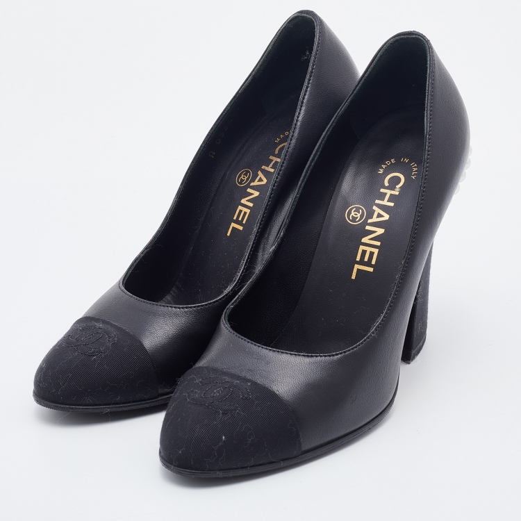 Pre Owned Chanel Black Leather and Fabric CC Cap Toe Pearl Embellished Block Heel Pumps Size 36.5