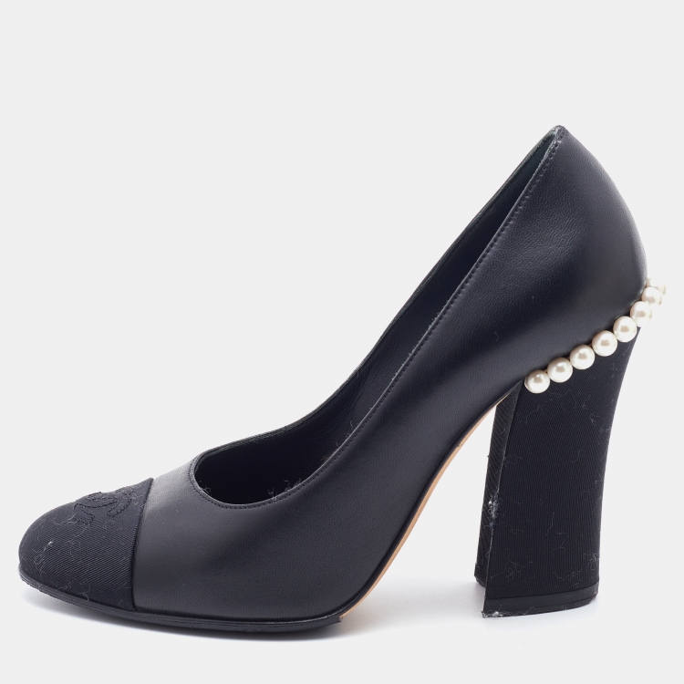 Pre Owned Chanel Black Leather and Fabric CC Cap Toe Pearl Embellished Block Heel Pumps Size 36.5
