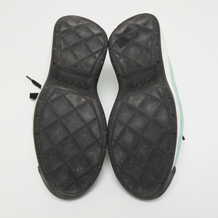 Pre Owned Chanel Light Green/Black Fabric, Leather and Suede CC Low Top Sneakers Size 38.5