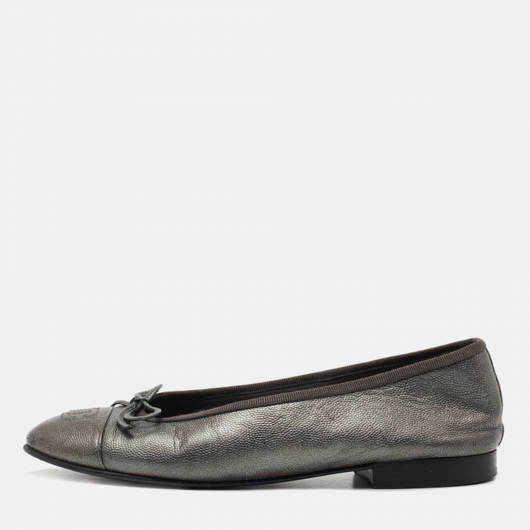 Chanel Metallic Grey Textured Leather CC Bow Ballet Flats Size 37 ...