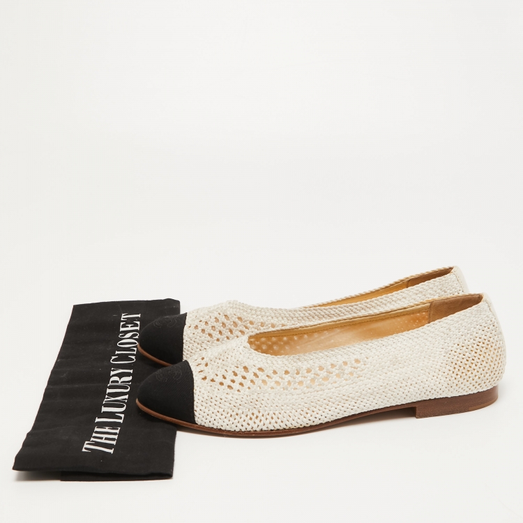 Pre Owned Chanel White/Black Crochet and Canvas CC Cap Toe Ballet Flats Size 39