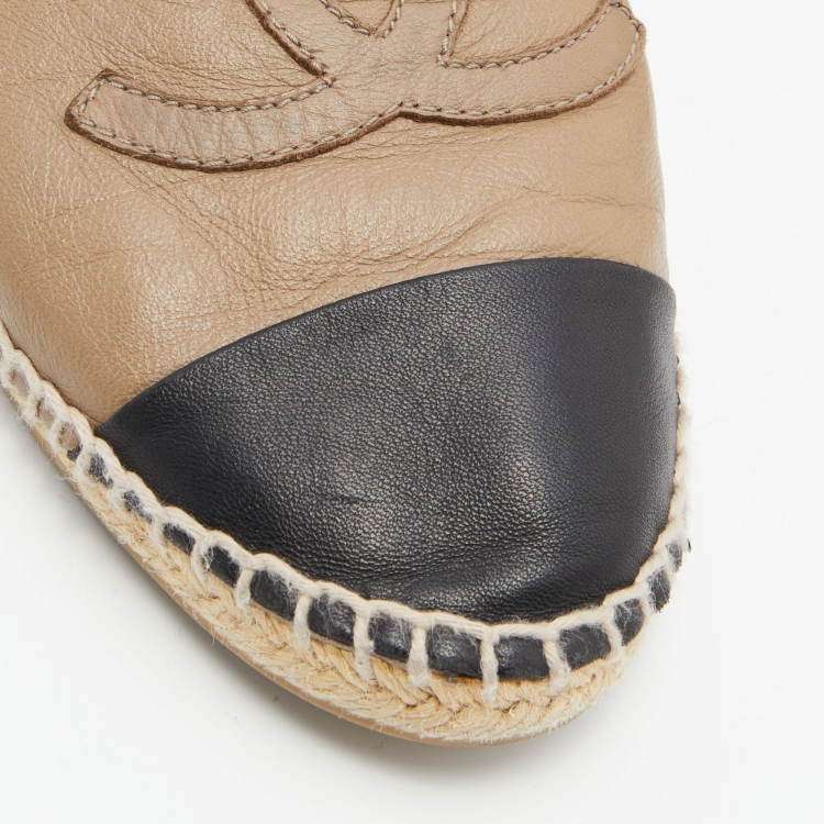 Pre Owned Chanel Beige/Black CC Cap Toe Espadrille Flats Size 39