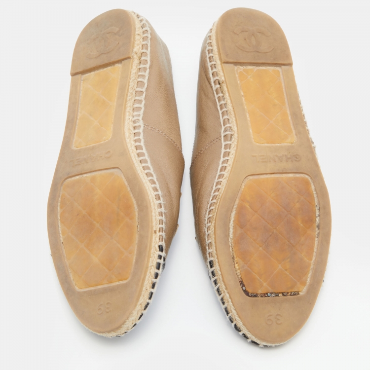 Pre Owned Chanel Beige/Black CC Cap Toe Espadrille Flats Size 39