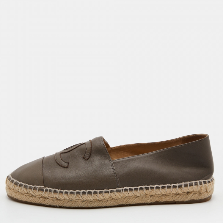 Pre Owned Chanel Dark Beige Leather CC Cap Toe Espadrille Flats Size 39