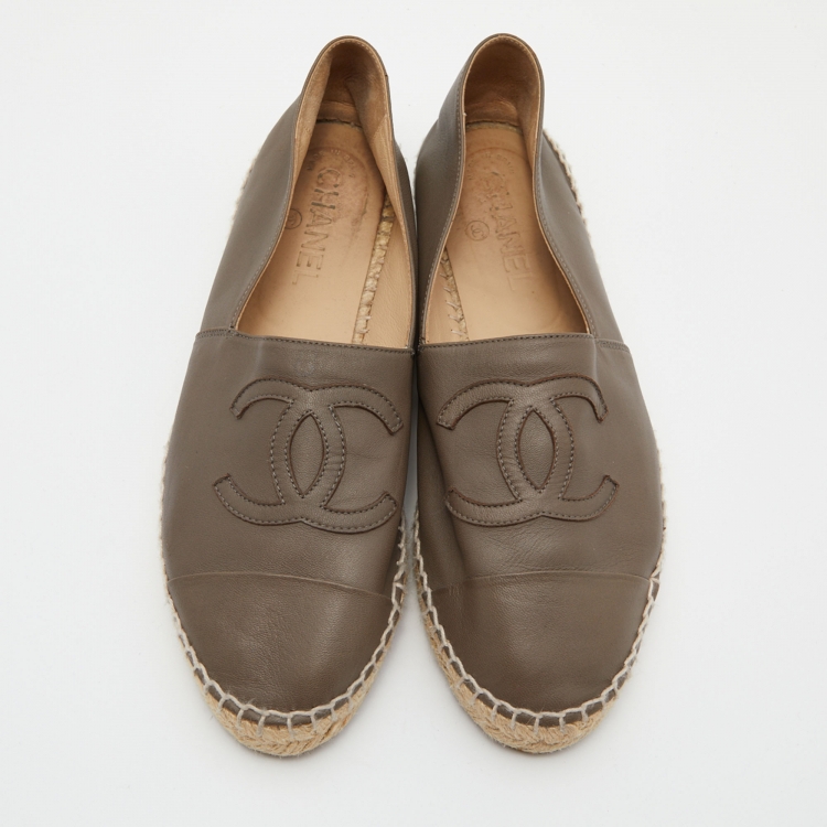 Pre Owned Chanel Dark Beige Leather CC Cap Toe Espadrille Flats Size 39