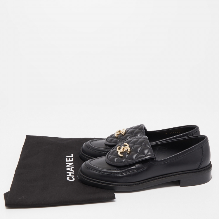 Pre Owned Chanel Black Leather Interlocking CC Logo Loafers Size 38.5