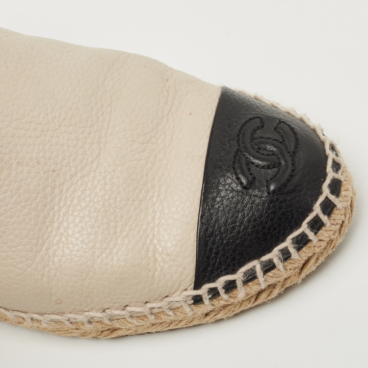 Pre Owned Chanel Cream/Black Leather CC Cap Toe Espadrille Flats Size 37