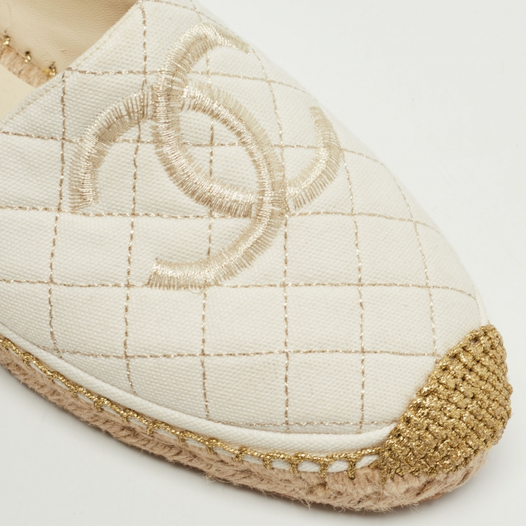 Pre Owned Chanel White Canvas Interlocking CC Logo Espadrilles Loafers Size 39