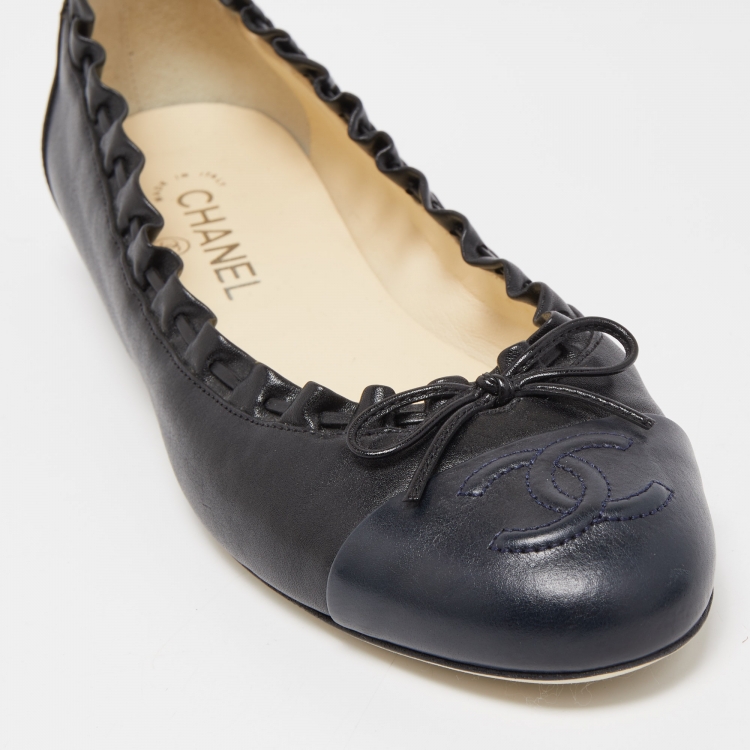 Pre Owned Chanel Black Leather CC Cap Toe Ballet Flats Size 40.5