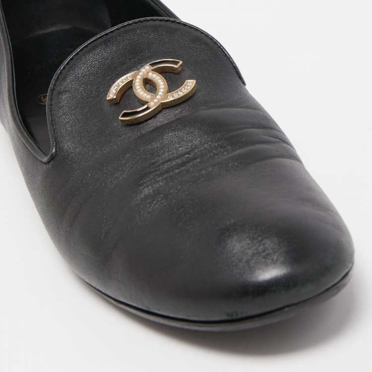 Pre Owned Chanel Black Leather CC Slip On Smoking Slippers Size 40
