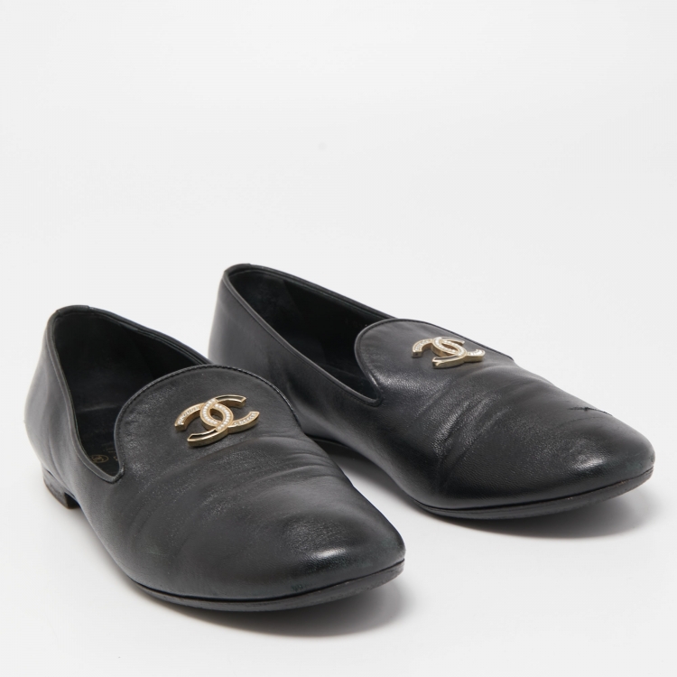 Pre Owned Chanel Black Leather CC Slip On Smoking Slippers Size 40