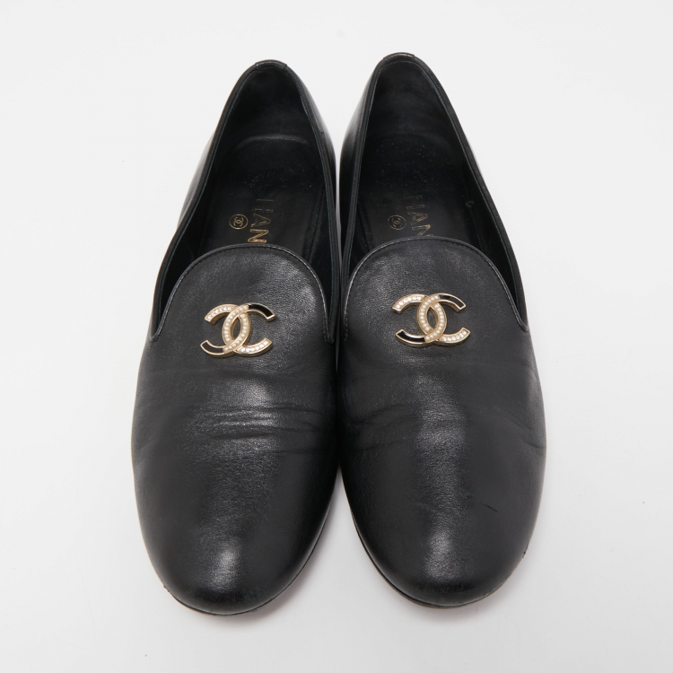 Pre Owned Chanel Black Leather CC Slip On Smoking Slippers Size 40