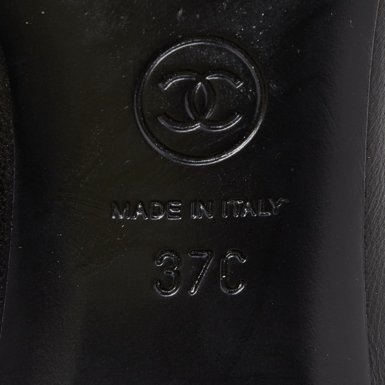 Pre Owned Chanel Black Leather and Fabric Cap Toe CC Pumps Size 37
