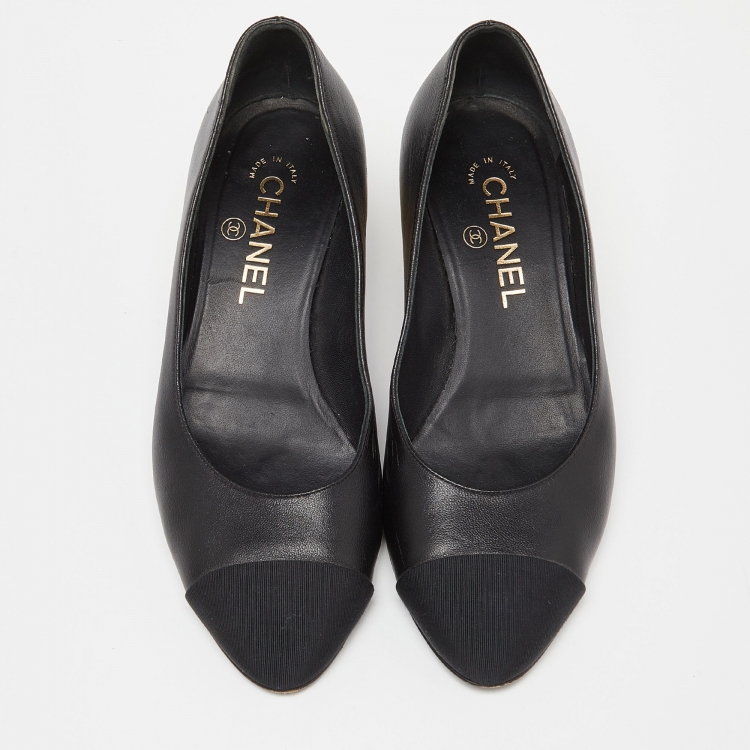 Pre Owned Chanel Black Leather and Fabric Cap Toe CC Pumps Size 37