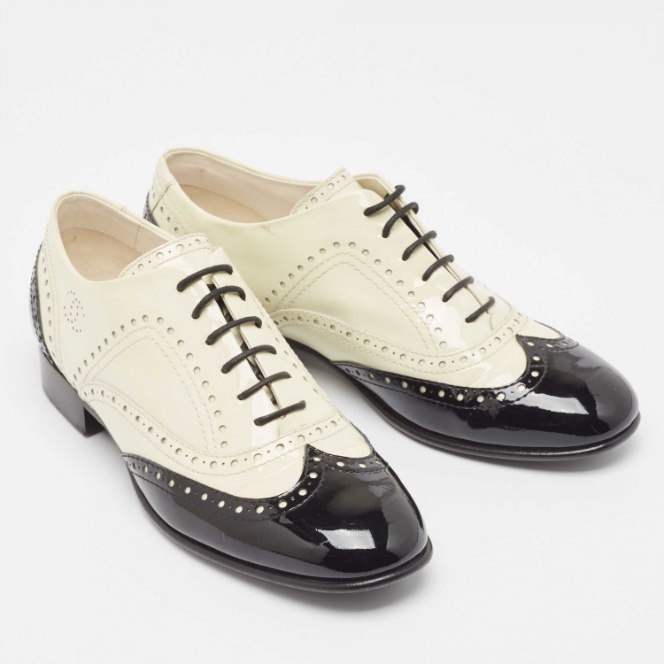 Pre Owned Chanel Black/White Patent Interlocking Logo Oxfords Size 38.5