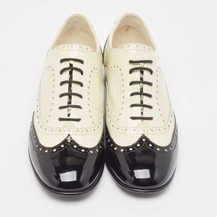 Pre Owned Chanel Black/White Patent Interlocking Logo Oxfords Size 38.5