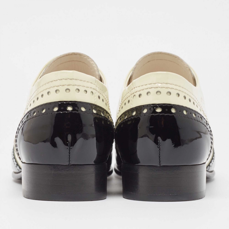 Pre Owned Chanel Black/White Patent Interlocking Logo Oxfords Size 38.5