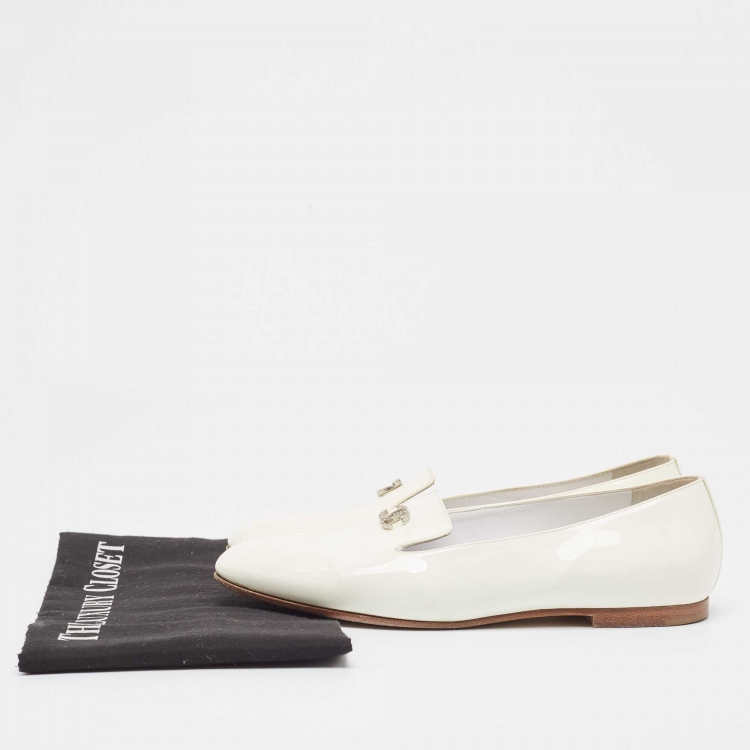 Pre Owned Chanel Off White Patent Leather CC Crystals Smoking Loafers Size 39