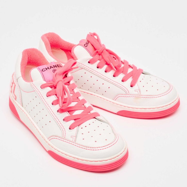 Pre Owned Chanel White/Pink Leather 22P Trainer Sneakers Size 38.5