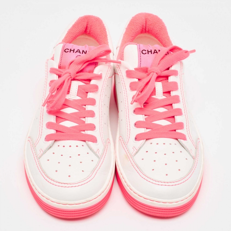 Pre Owned Chanel White/Pink Leather 22P Trainer Sneakers Size 38.5