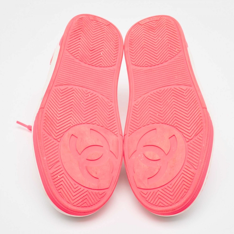 Pre Owned Chanel White/Pink Leather 22P Trainer Sneakers Size 38.5