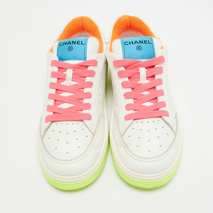 Pre Owned Chanel White Leather Logo Low Top Sneakers Size 38.5