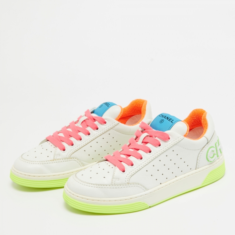 Pre Owned Chanel White Leather Logo Low Top Sneakers Size 38.5