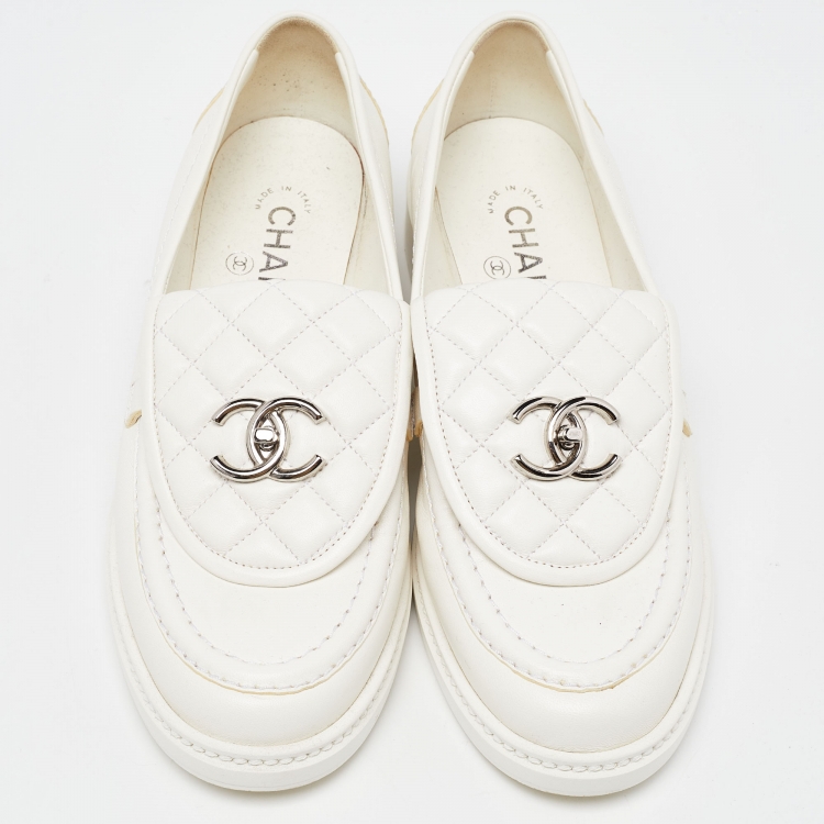 Pre Owned Chanel White Quilted Leather Flap Turn Lock CC Loafers Size 39