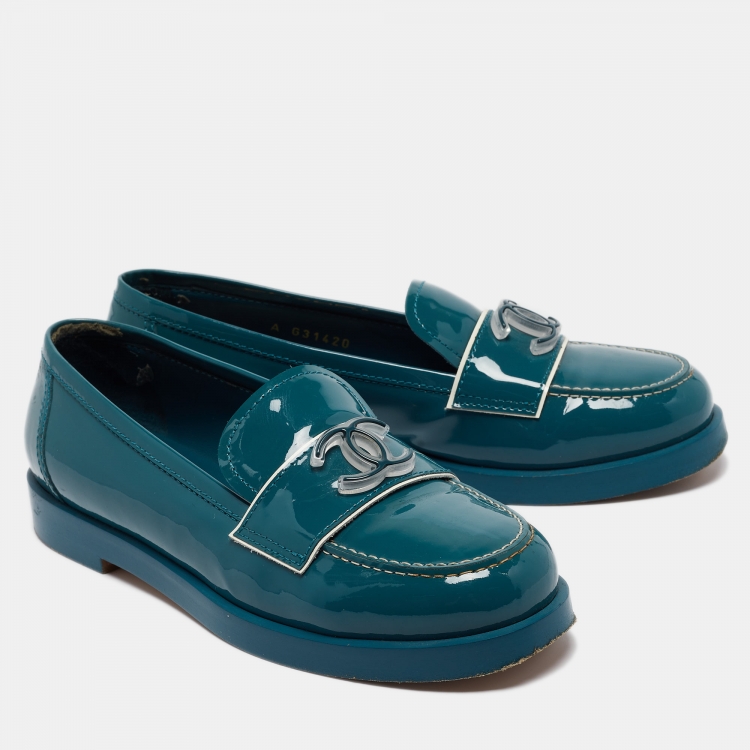 Pre Owned Chanel Turquoise Patent Leather CC Slip On Loafers Size 37