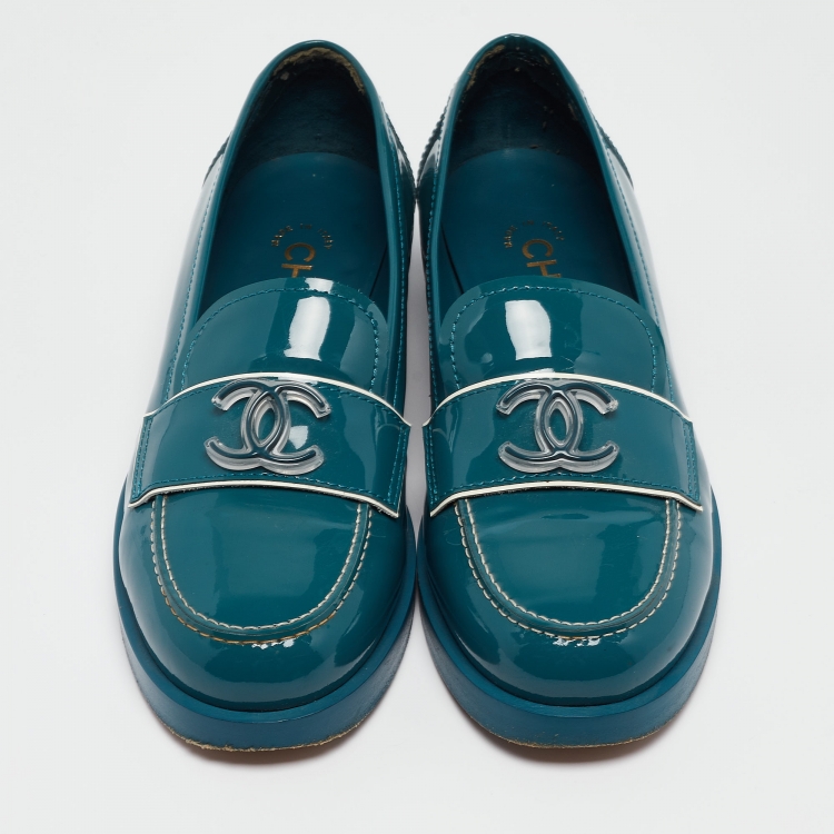 Pre Owned Chanel Turquoise Patent Leather CC Slip On Loafers Size 37