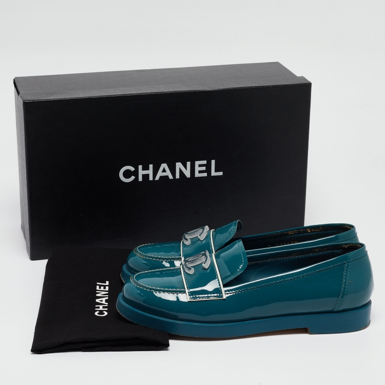 Pre Owned Chanel Turquoise Patent Leather CC Slip On Loafers Size 37