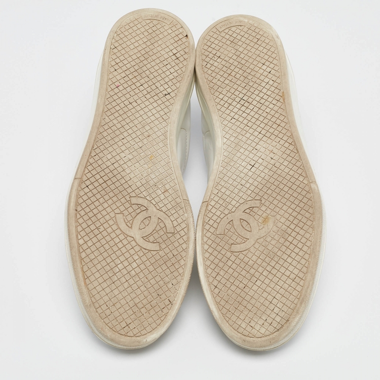 Pre Owned Chanel White Leather CC Low Top Sneakers Size 41