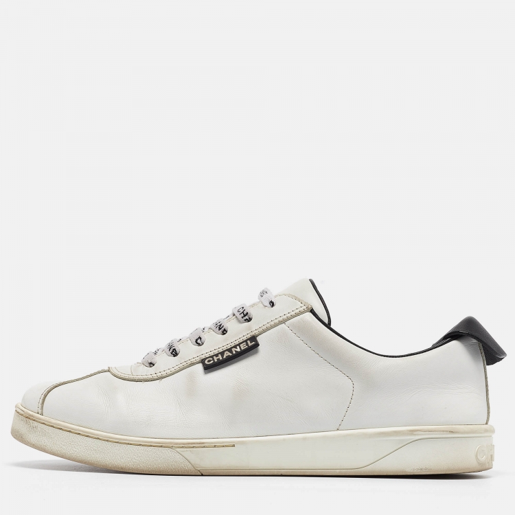 Pre Owned Chanel White Leather CC Low Top Sneakers Size 41