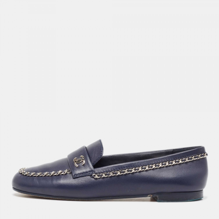 Pre Owned Chanel Navy Blue Leather CC Chain Link Detail Loafers Size 39