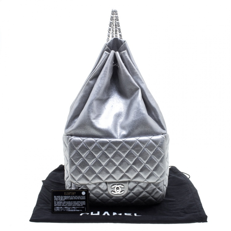 مملوكة مسبقًا Chanel Silver Quilted Leather Large Seoul Backpack