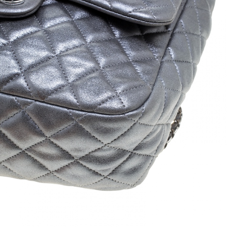 مملوكة مسبقًا Chanel Silver Quilted Leather Large Seoul Backpack