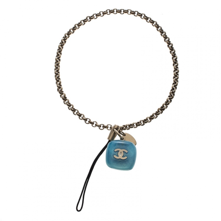 Pre Owned حمالة جوال شانيل لون ذهبي حلية راتنج شعار CC