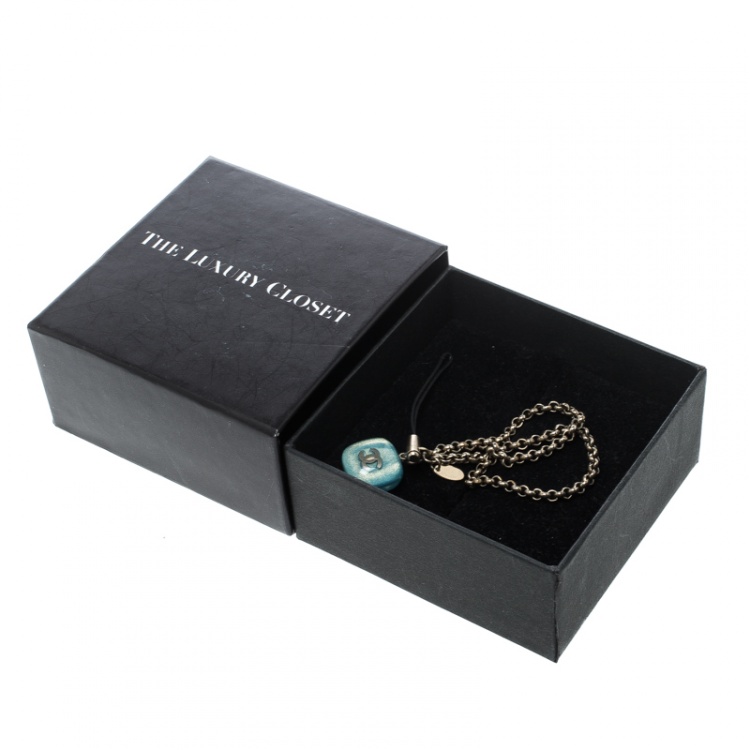 Pre Owned حمالة جوال شانيل لون ذهبي حلية راتنج شعار CC