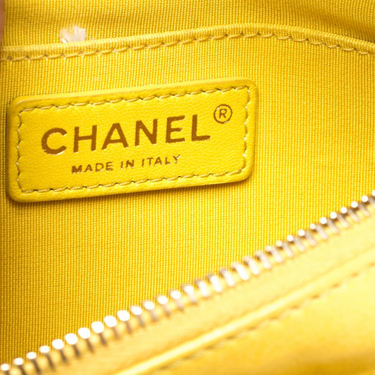 مملوكة مسبقًا Chanel Yellow Quilted Leather Fanny Pack Waistbelt Bag