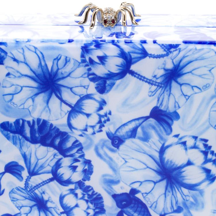 مملوكة مسبقًا Charlotte Olympia Blue Ming Print Perspex Spider Pandora Box Clutch