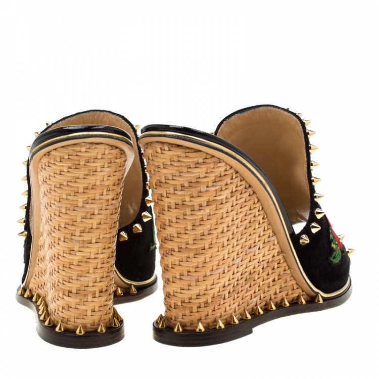 مملوكة مسبقًا Charlotte Olympia Black Suede Gail Embroidered Open Toe Wedge Sandals Size 39
