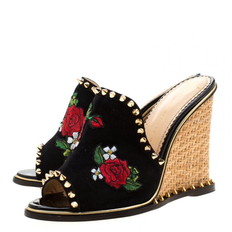 مملوكة مسبقًا Charlotte Olympia Black Suede Gail Embroidered Open Toe Wedge Sandals Size 39
