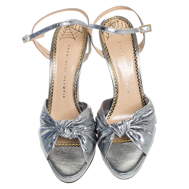 مملوكة مسبقًا Charlotte Olympia Metallic Silver Lame Fabric Farrah Knot Platform Sandals Size 40