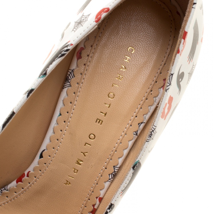 مملوكة مسبقًا Charlotte Olympia M.A.C Collection White Printed Leather Dolly Pumps Size 37