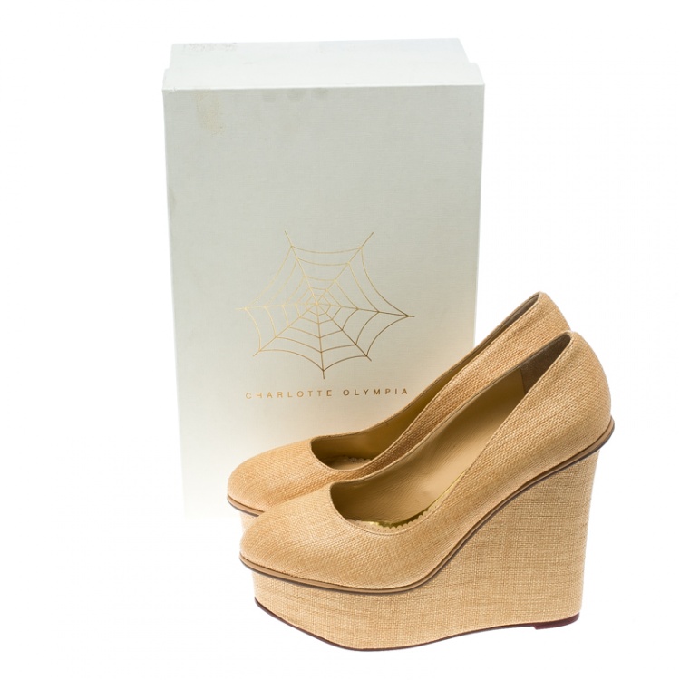مملوكة مسبقًا Charlotte Olympia Beige Raffia Carmen Wedge Platform Pumps Size 38