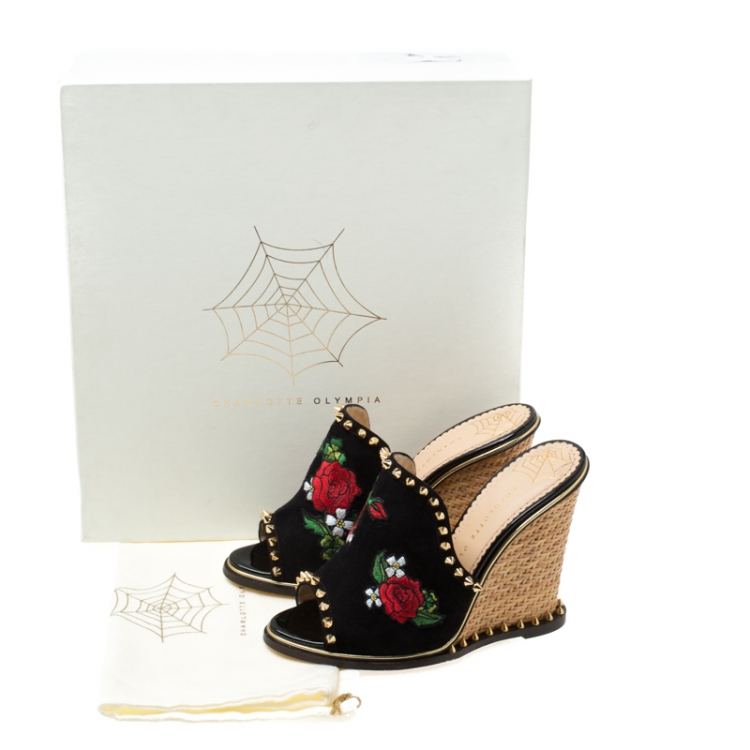 مملوكة مسبقًا Charlotte Olympia Black Suede Gail Floral Embroidered Open Toe Wedge Sandals Size 38