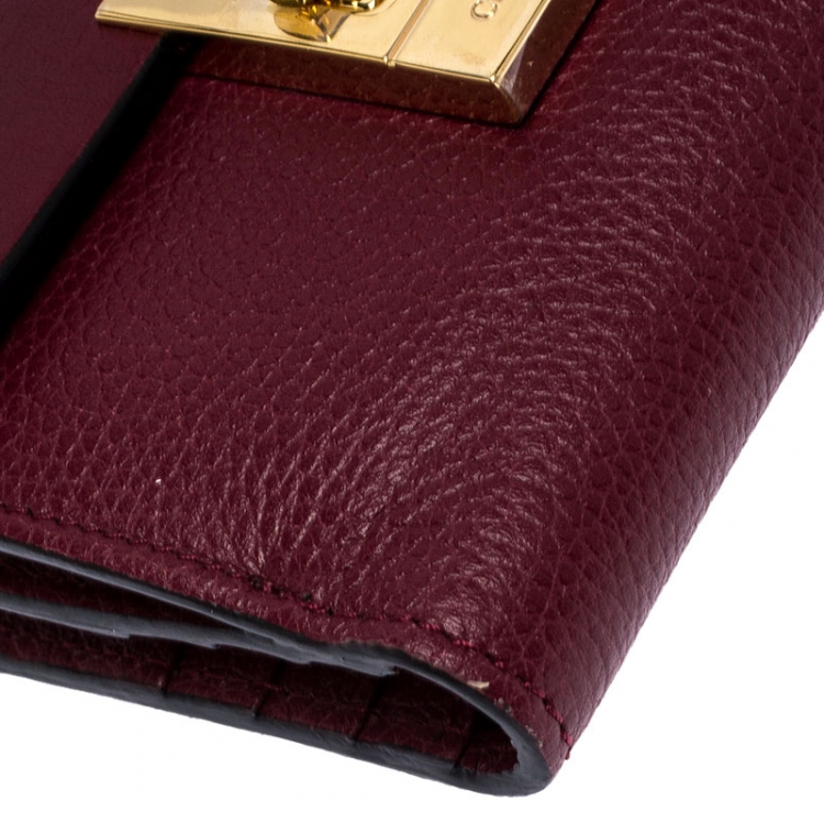 Pre Owned Chloe Burgundy Quilted Leather Compact Drew Wallet