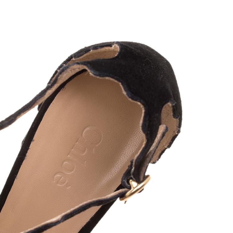 مملوكة مسبقًا Chloe Black Scalloped Suede Ankle Strap Block Heel Sandals Size 38.5