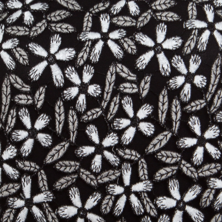 مملوكة مسبقًا Self Portrait Monochrome Floral Embroidered Lace Cropped Top S